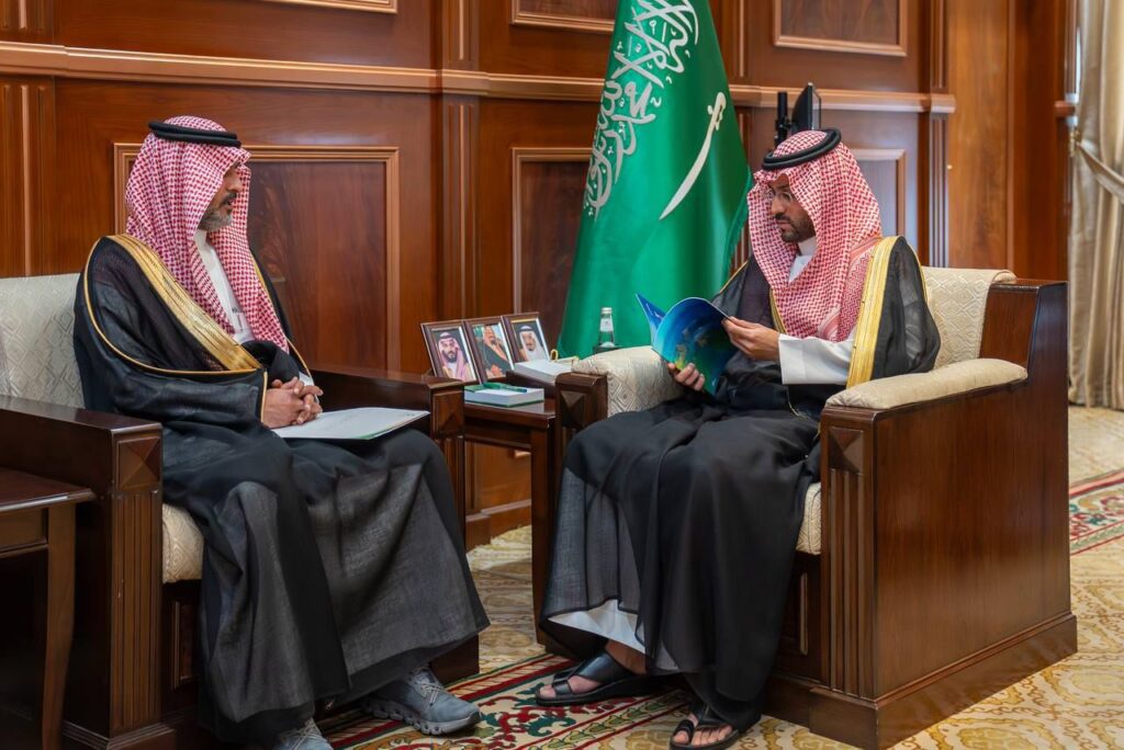 نائب أمير حائل يستقبل مدير عام فرع وزارة الصحة بالمنطقة