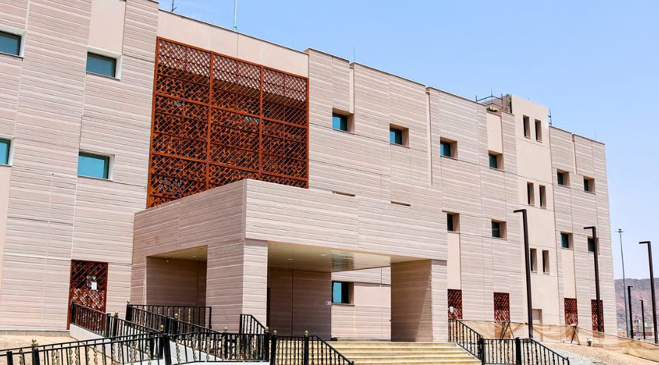 إنقاذ شاب من نزيف حاد إثر حادث مروري بالعلا نتج عنه إصابات متعددة