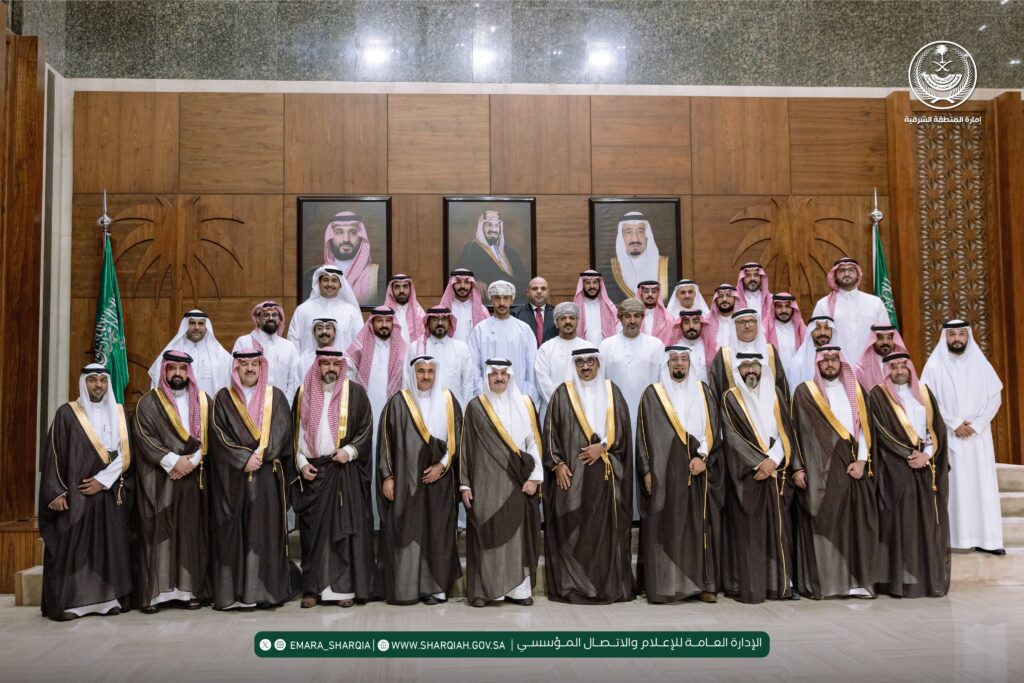 أمير المنطقة الشرقية يستقبل منسوبي هيئة الربط الكهربائي الخليجي ويؤكد حرص القيادة على دعم استدامة قطاع الطاقة