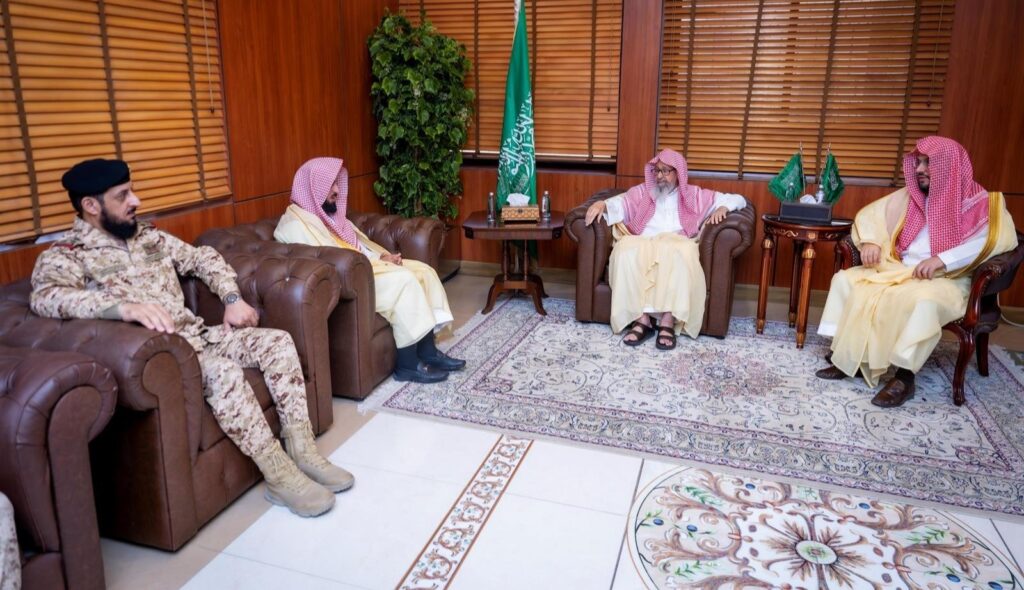 مفتي عام المملكة يستقبل رئيس جهاز الإرشاد والتوجيه بوزارة الحرس الوطني