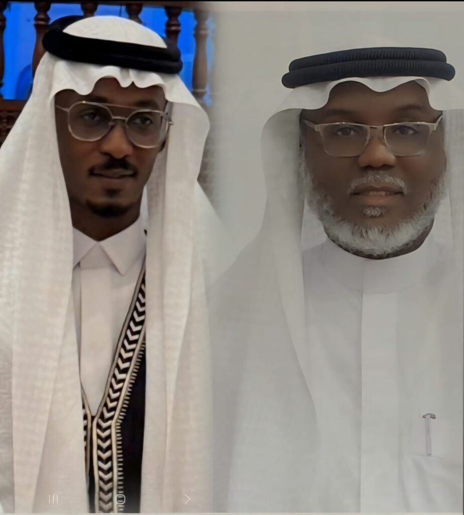 منسوبو شركة معاهد طيبة العالية للتدريب يهنئون سعادة الرئيس التنفيذي بعقد قران نجله