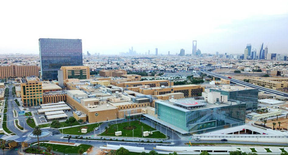 “التخصصي” ينجح في إنقاذ طرف مريض بجراحة دقيقة اعتمدت على تقنية الطباعة ثلاثية الأبعاد