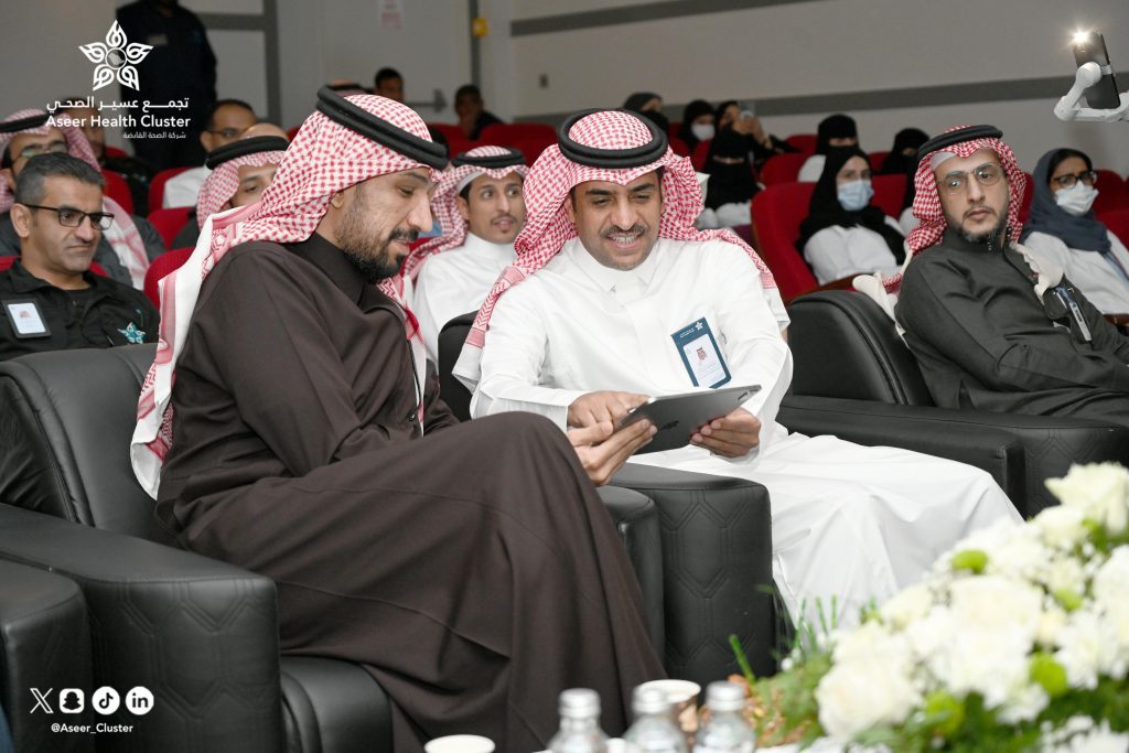 الرئيس التنفيذي لتجمع عسير الصحي يدشّن مسار (الإكمو)