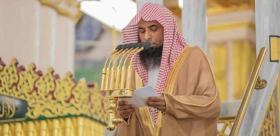 إمام المسجد النبوي: ادعاء علم الغيب كفر وتحذير من السحرة والكهنة والمشعوذين