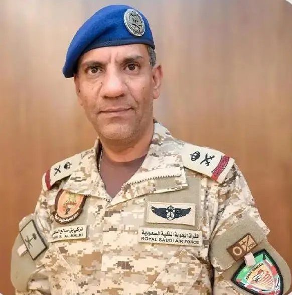 المتحدث الرسمي باسم قوات التحالف “تحالف دعم الشرعية في اليمن”: عيدروس الزبيدي وآخرون هربوا ليلًا عبر واسطة بحرية باتجاه إقليم أرض الصومال في جمهورية الصومال الاتحادية