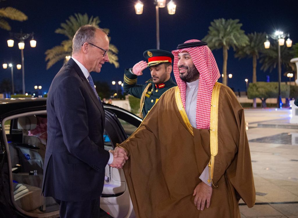 سمو ولي العهد يستقبل المستشار الاتحادي لجمهورية ألمانيا الاتحادية ويعقدان جلسة مباحثات رسمية