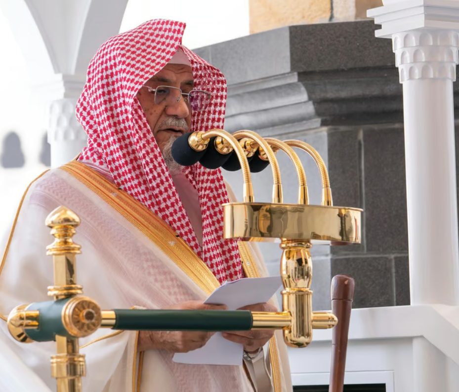 الشيخ الدكتور صالح بن حميد في خطبة الجمعة من المسجد الحرام: أطول الناس غمًّا الحسود، وأهنؤُهُم عيشًا القنوع