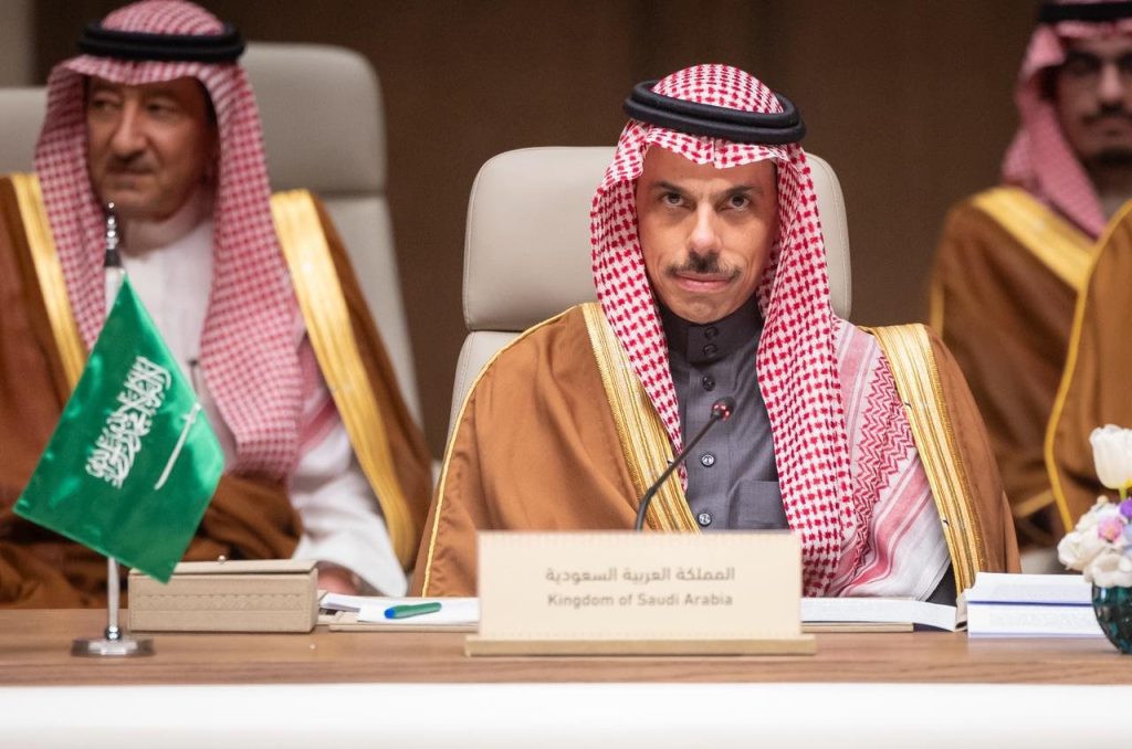 وزير الخارجية يُشارك في الاجتماع الوزاري التشاوري بشأن الاعتداءات الإيرانية وزير الخارجية يُشارك في الاجتماع الوزاري التشاوري بشأن الاعتداءات الإيرانية