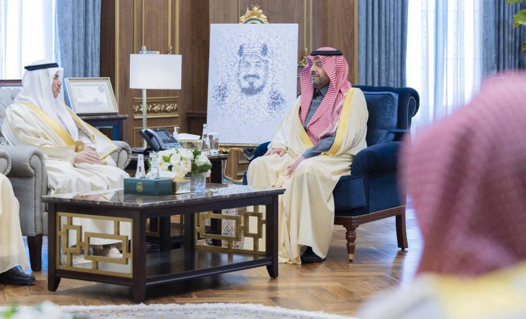 أمير منطقة الحدود الشمالية يستقبل رئيس جامعة الحدود الشمالية أمير منطقة الحدود الشمالية يستقبل رئيس جامعة الحدود الشمالية