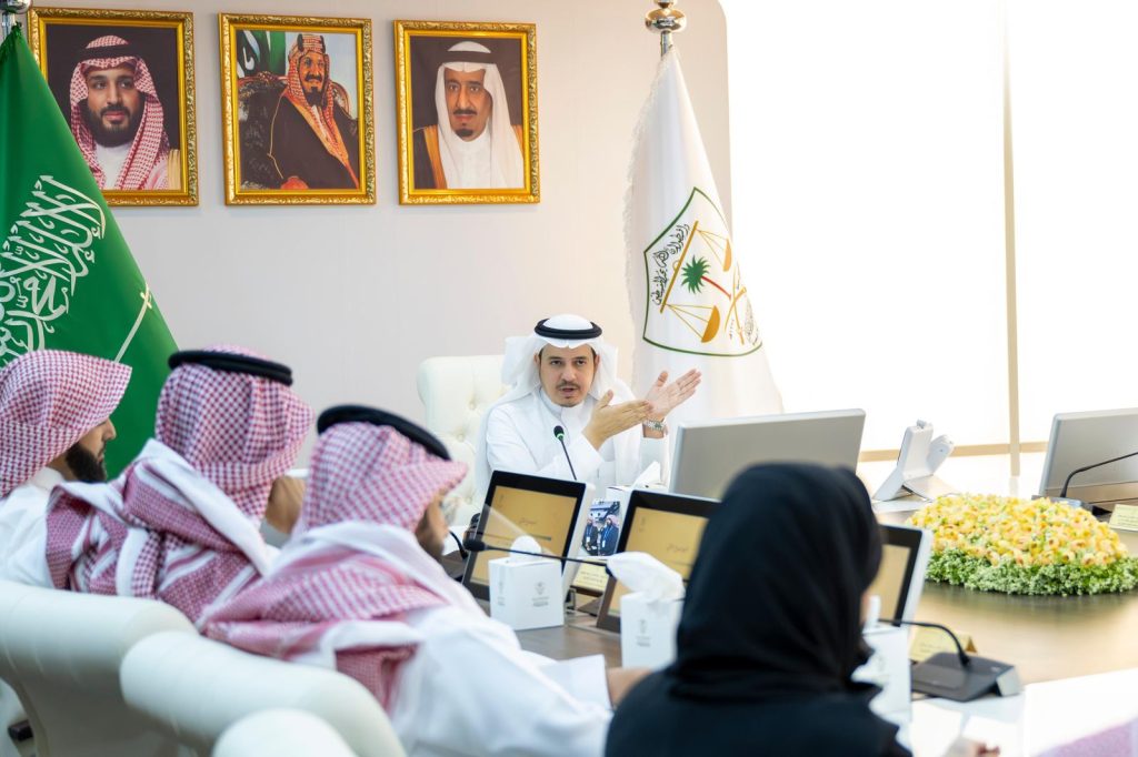 معالي د.علي الأحيدب يجتمع مع لجنة التعاملات الإلكترونية مُوكدًا أهمية دعم الابتكارات معالي د.علي الأحيدب يجتمع مع لجنة التعاملات الإلكترونية مُوكدًا أهمية دعم الابتكارات