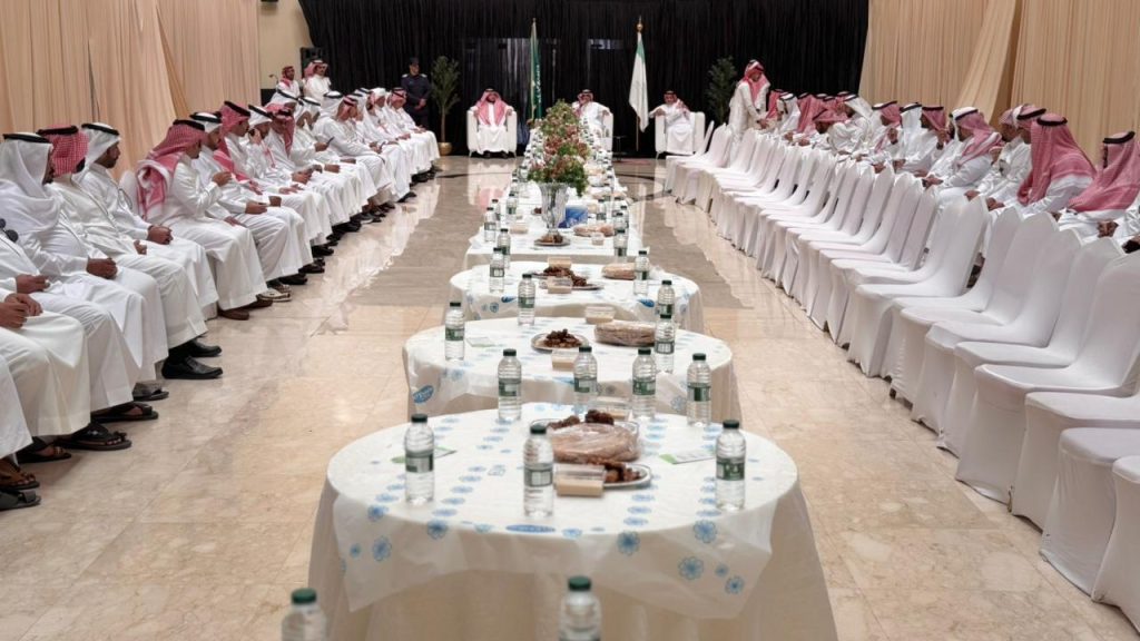 تعليم الطائف يعايد منسوبيه تعليم الطائف يعايد منسوبيه