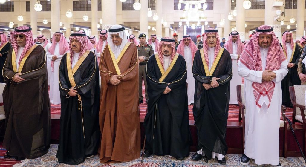 أمير منطقة الرياض يؤدي صلاة الميت على صاحبة السمو الملكي الأميرة نوره بنت عبدالعزيز بن عبدالرحمن آل سعود أمير منطقة الرياض يؤدي صلاة الميت على صاحبة السمو الملكي الأميرة نوره بنت عبدالعزيز بن عبدالرحمن آل سعود