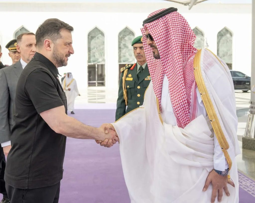 رئيس جمهورية أوكرانيا يغادر جدة