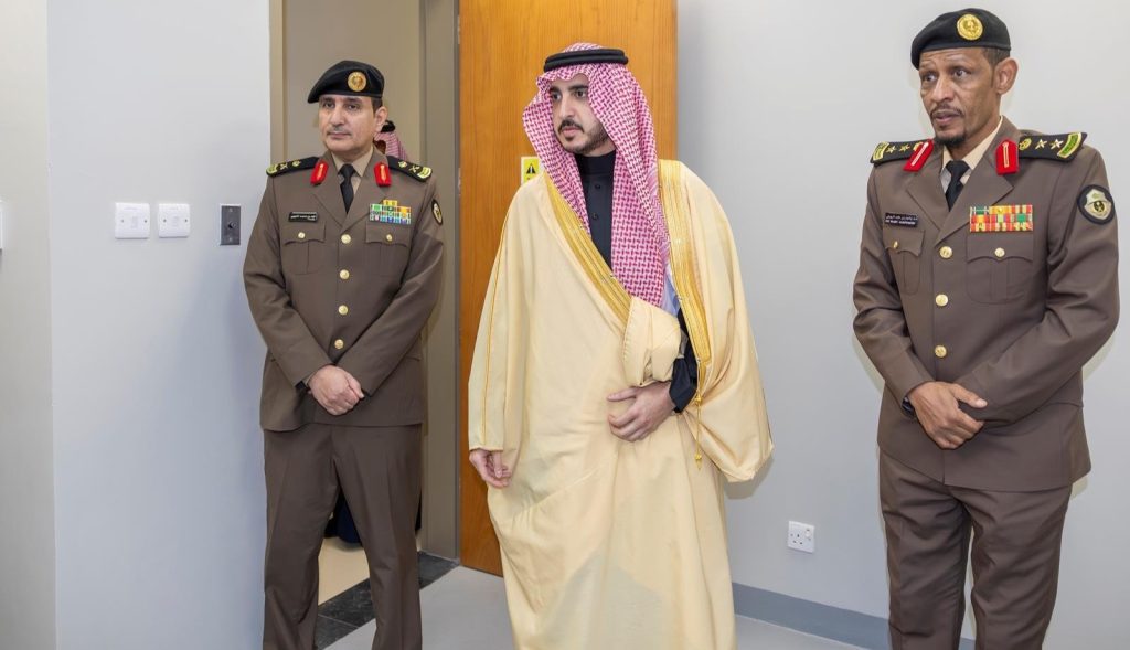 أمير منطقة الجوف يطّلع على أعمال إدارة الأدلة الجنائية بشرطة المنطقة أمير منطقة الجوف يطّلع على أعمال إدارة الأدلة الجنائية بشرطة المنطقة
