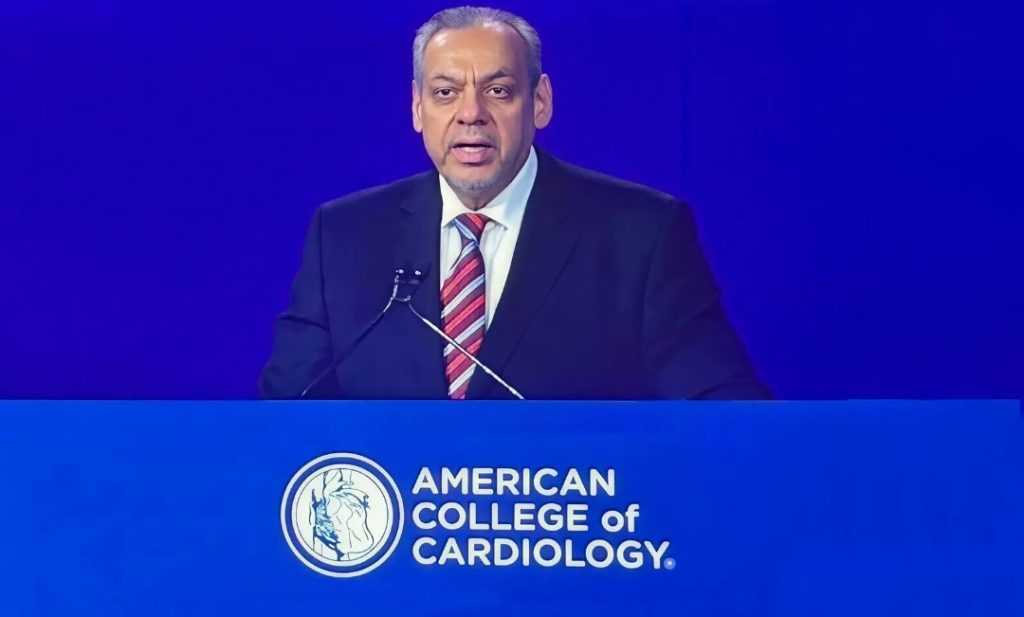 الدكتور الهليس يُتوّج بجائزة الإنجاز مدى الحياة 2026 الدكتور الهليس يُتوّج بجائزة الإنجاز مدى الحياة 2026