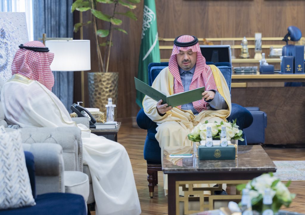 أمير منطقة الحدود الشمالية يستقبل مدير فرع وزارة البيئة والمياه والزراعة بالمنطقة