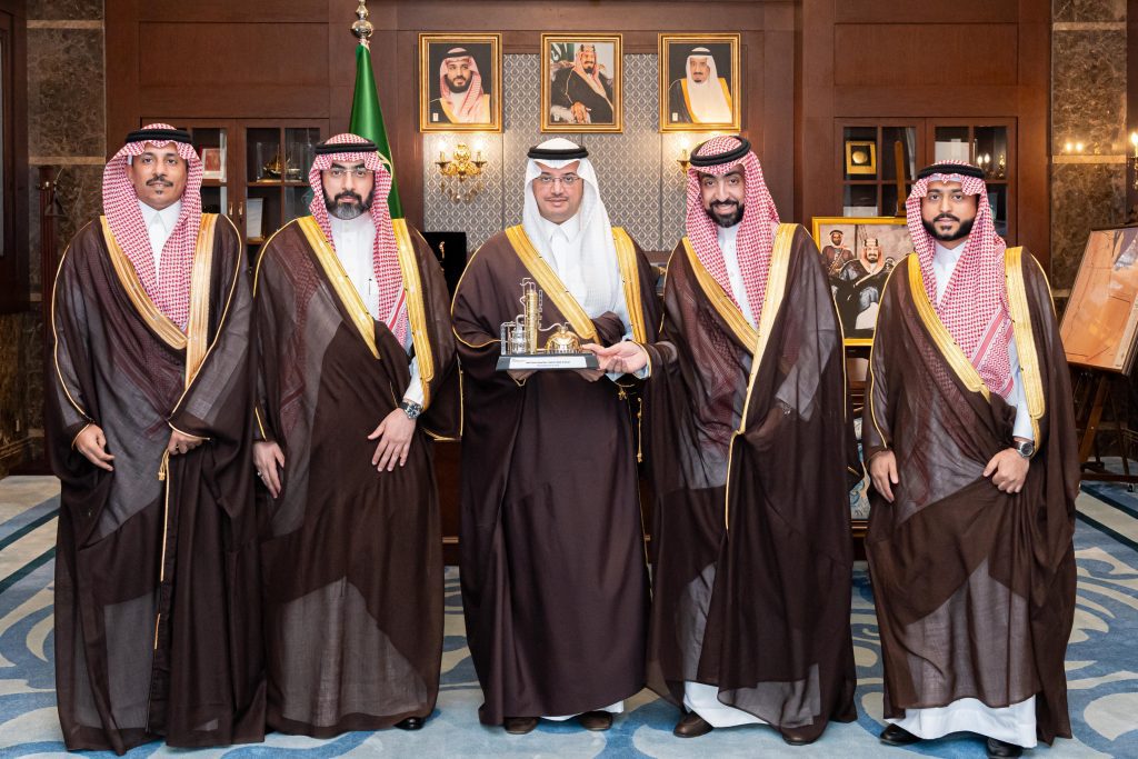 محافظ الأحساء يستقبل الرئيس التنفيذي لشركة بيكر هيوز في المملكة وشمال الخليج العربي محافظ الأحساء يستقبل الرئيس التنفيذي لشركة بيكر هيوز في المملكة وشمال الخليج العربي