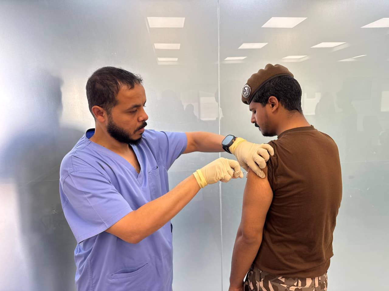 مجمع الملك عبدالله الطبي بجدة ينفذ حملة تطعيم لـ200 من منسوبي القوة الخاصة للأمن البيئي بالمنطقة استعدادًا لحج 1447هـ مجمع الملك عبدالله الطبي بجدة ينفذ حملة تطعيم لـ200 من منسوبي القوة الخاصة للأمن البيئي بالمنطقة استعدادًا لحج 1447هـ