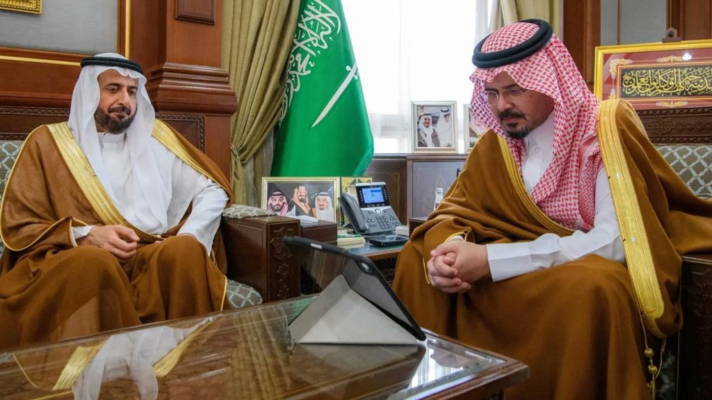 أمير منطقة المدينة المنورة يستقبل وزير الحج والعمرة أمير منطقة المدينة المنورة يستقبل وزير الحج والعمرة