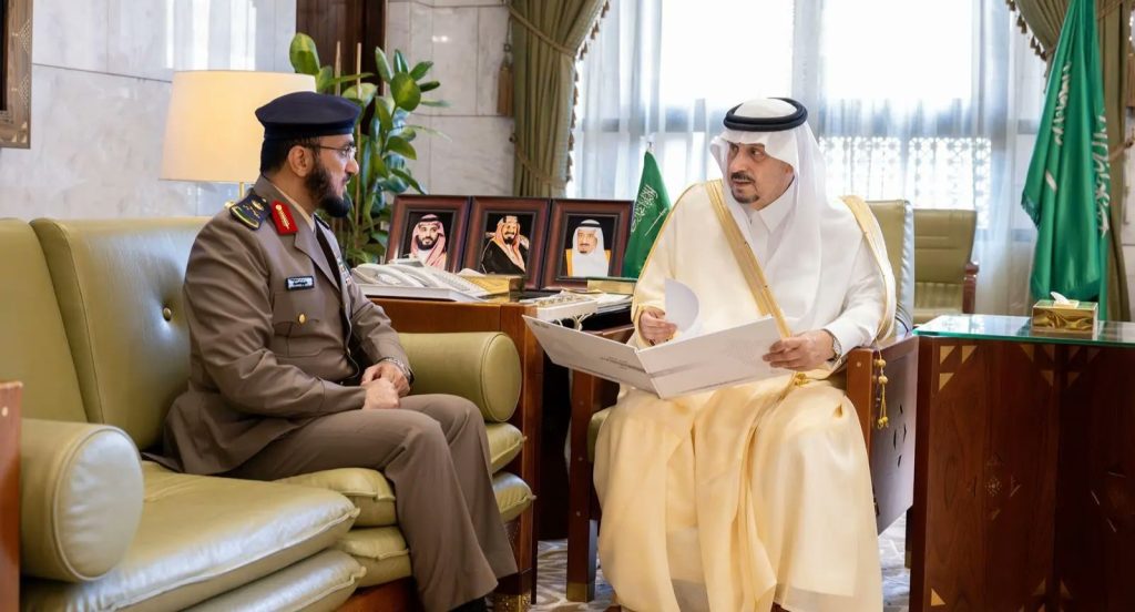 أمير منطقة الرياض يستقبل مدير الدفاع المدني بالمنطقة أمير منطقة الرياض يستقبل مدير الدفاع المدني بالمنطقة