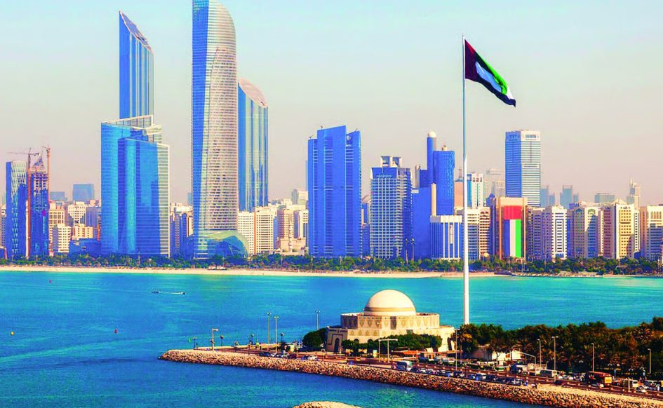 أبوظبي: إصابة 12 شخصاً من الجاليتين النيبالية والهندية بسقوط شظايا في عجبان