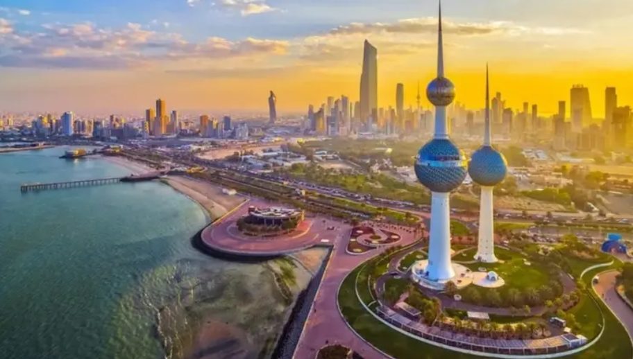 الداخلية الكويتية تدعو للبقاء في المنازل من منتصف ليل الثلاثاء حتى السادسة صباحاً احترازياً