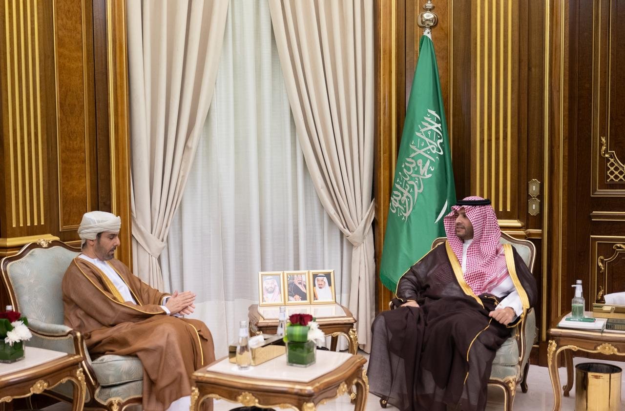 الأمير تركي بن محمد بن فهد يستقبل سفير سلطنة عُمان لدى المملكة