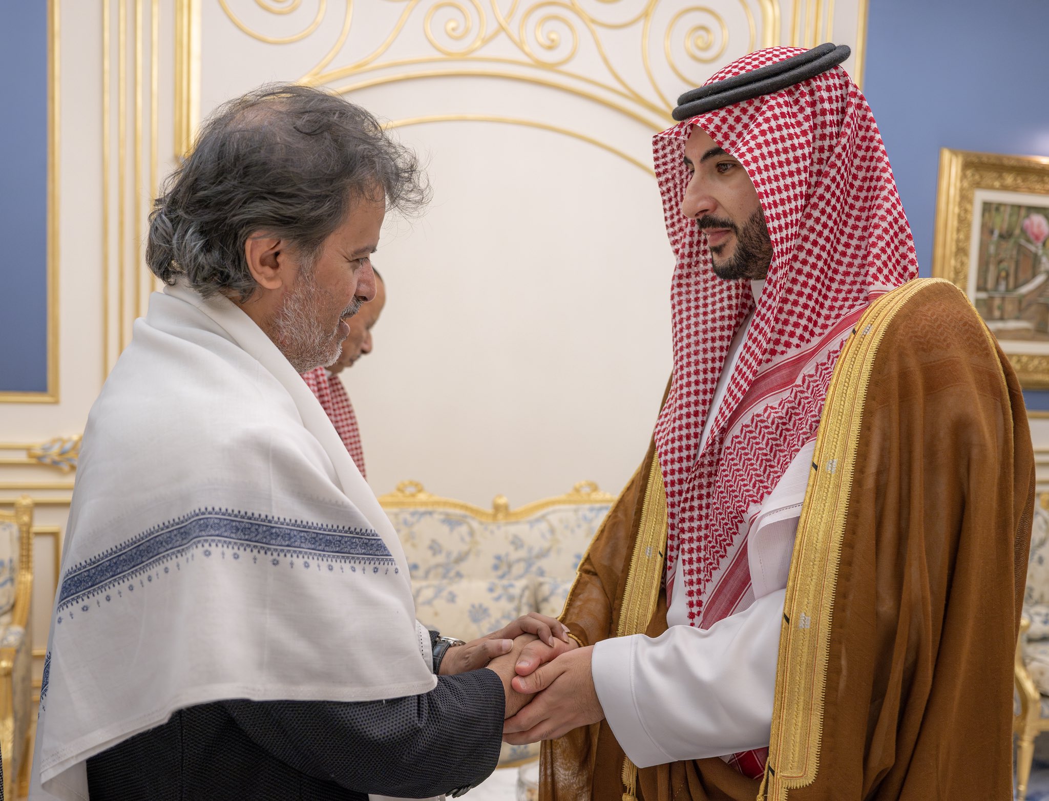 ‏سمو وزير الدفاع ينقل تعازي خادم الحرمين الشريفين وسمو ولي العهد في وفاة الرئيس اليمني السابق عبدربه منصور هادي -رحمه الله-