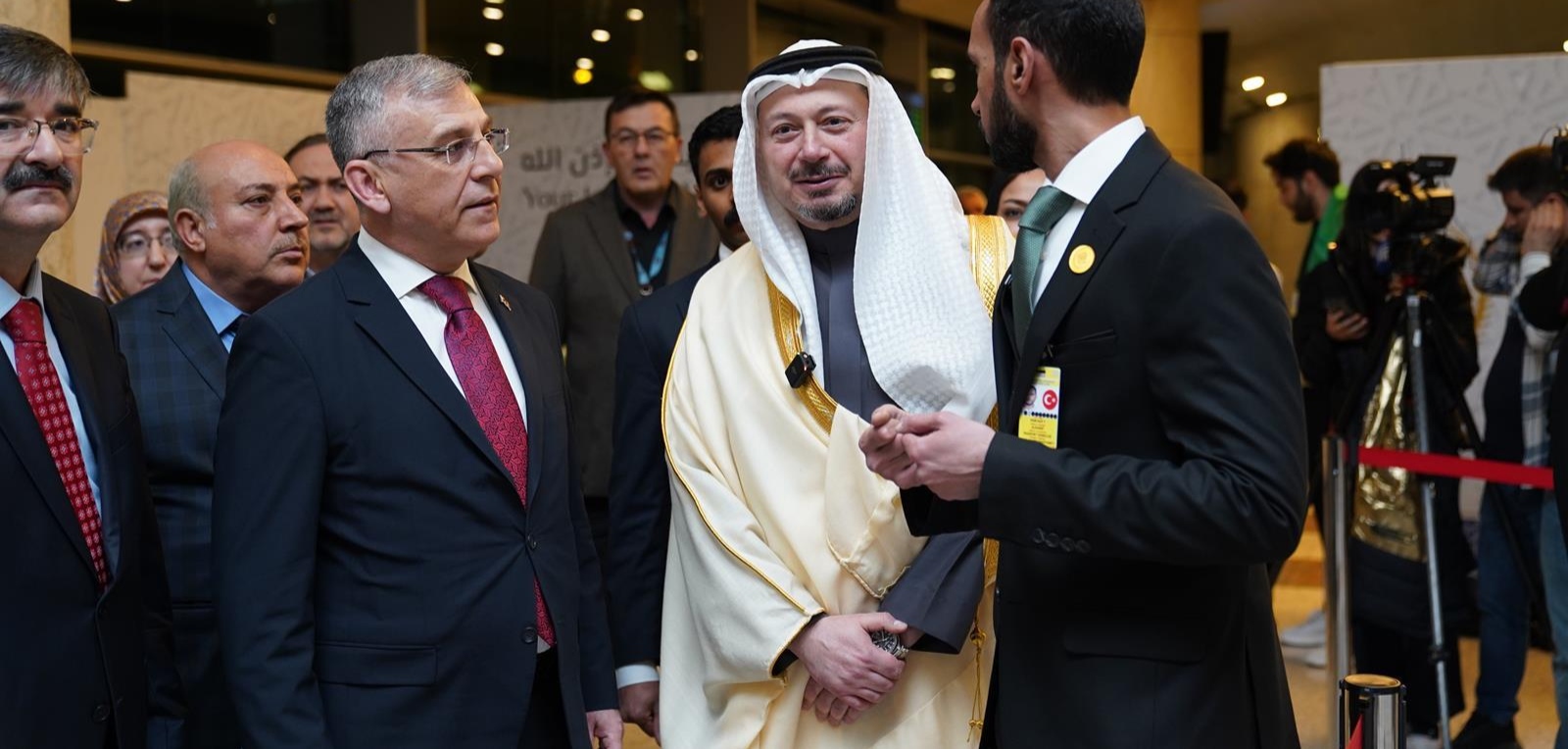 سفير خادم الحرمين الشريفين لدى الجمهورية التركية يزور صالة “مبادرة طريق مكة” بمطار إيسنبوغا الدولي في أنقرة