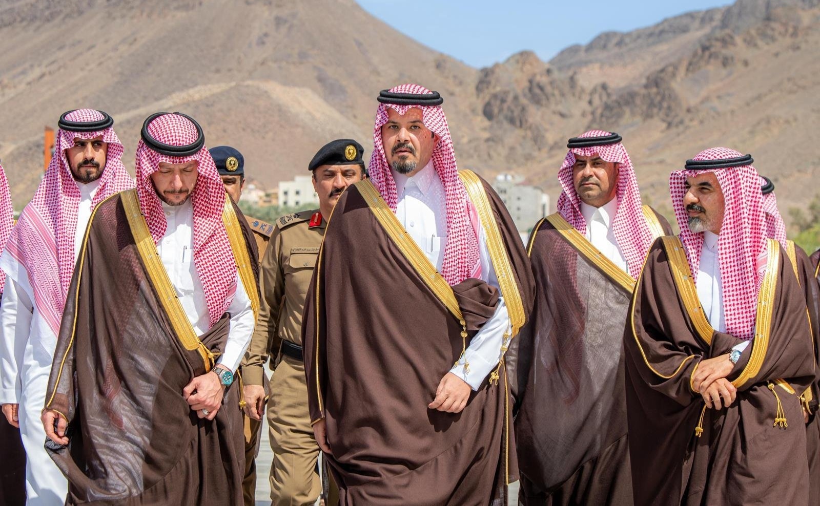 أمير المدينة المنورة يتفقّد ميقات ذي الحليفة ويطّلع على مشروعات تطويره وتأهيله