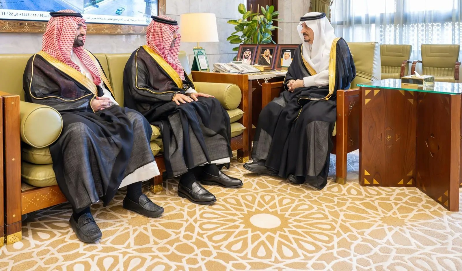 أمير الرياض يطلع على تقرير التوازن العقاري وأعمال التسجيل العيني بمدينة الرياض